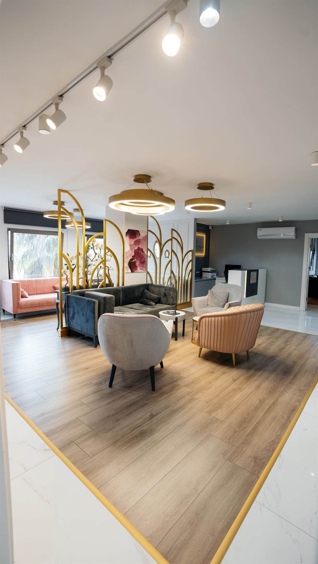 Mert Dental Clinic bekleme alanı